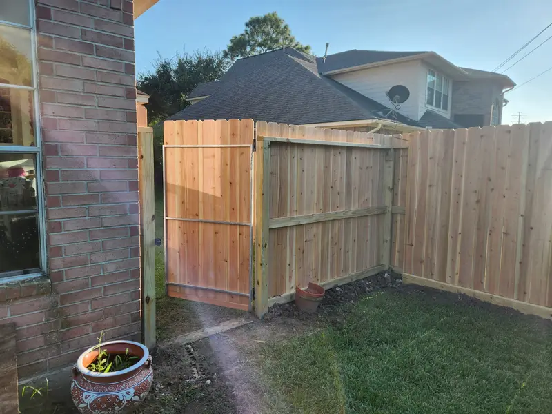 Cedar Fencing project in Houston, TX — Detail Construction project 5
