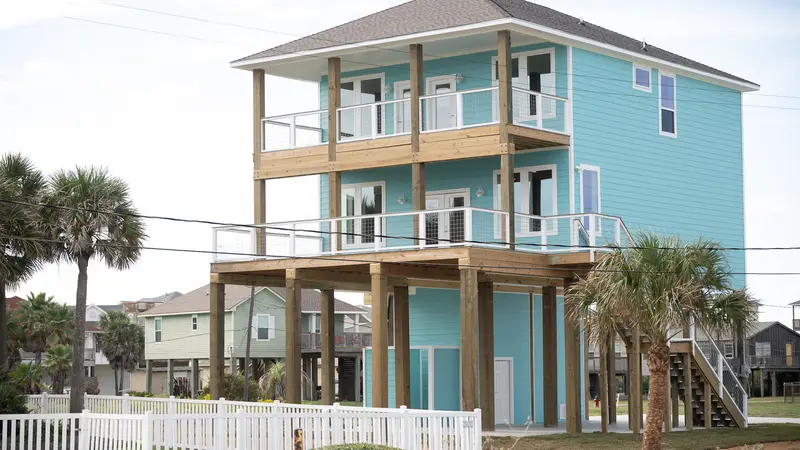 Painting project in Houston, TX — Detail Construction project 5